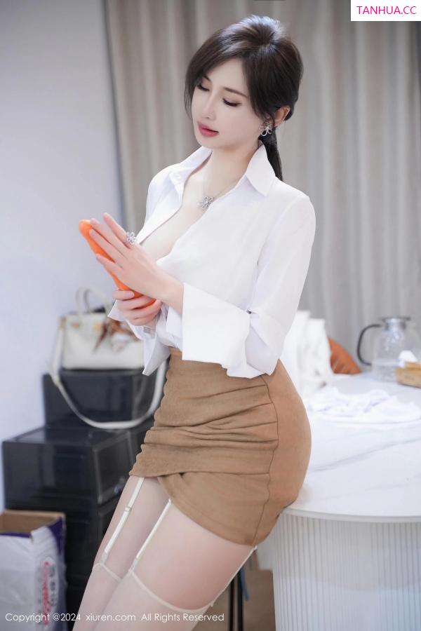 周妍希 奶瓶土肥圆 [XiuRen]高清写真图 2024.02.07 No.8083 Carol周妍希 丝袜性感第27张图片
